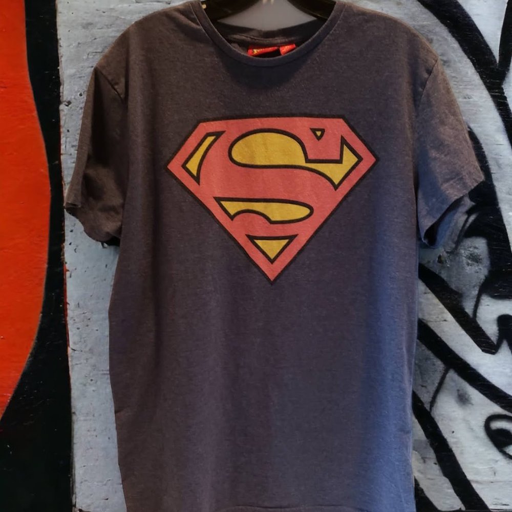 Men's Superman Gray Tee Shirt Size XL 44-46